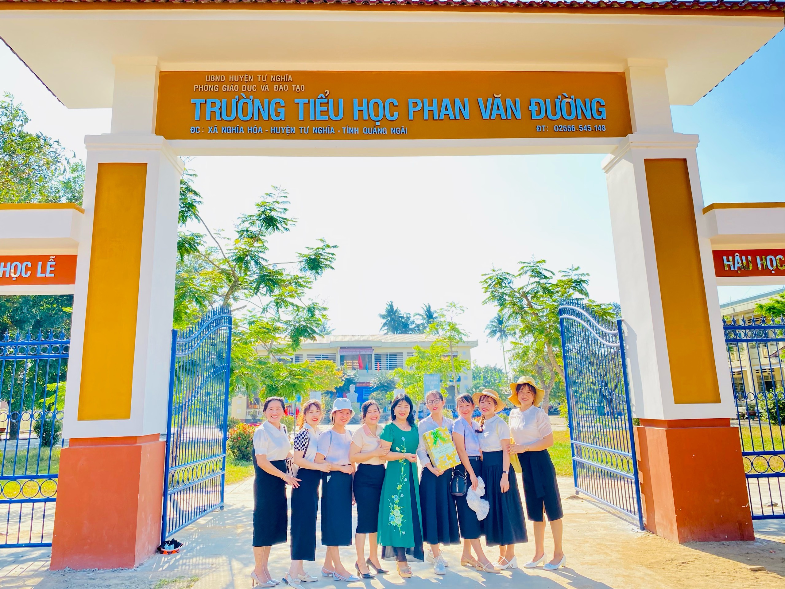 HOẠT ĐỘNG TRẢI NGHIỆM “ THAM QUAN TRƯỜNG TIỂU HỌC”